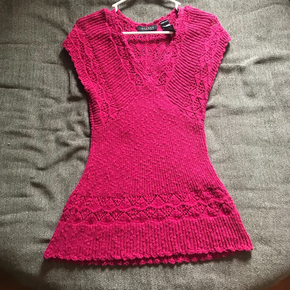 Tank/sweater.